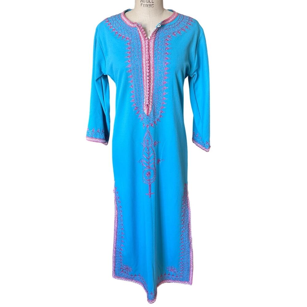 Vintage 70s Turquoise & Pink Embroidered Caftan Size Medium